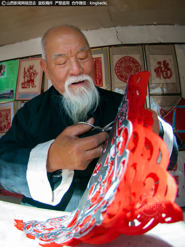      王森玉老人作品有生肖、脸谱、福寿系列、社会主义核心价值观、抗日战争故事等多个系列，颇具山西民俗风情特色。