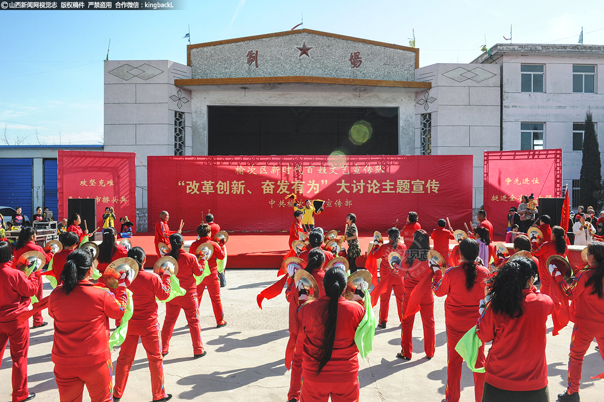      高五梅同时也是东赵乡威风锣鼓队的指挥员。