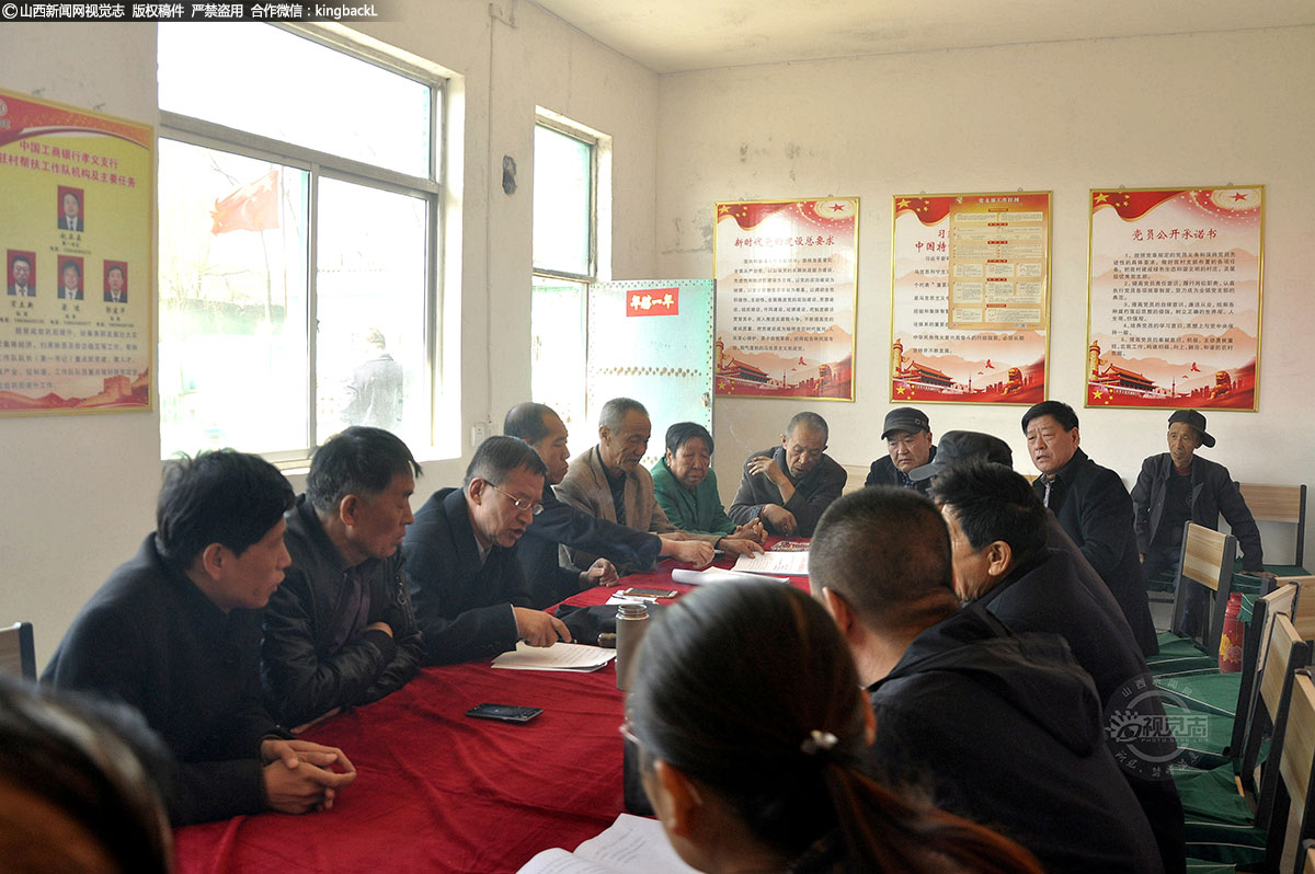      大家认真学习讨论领会“改革创新、奋发有为”的相关精神。