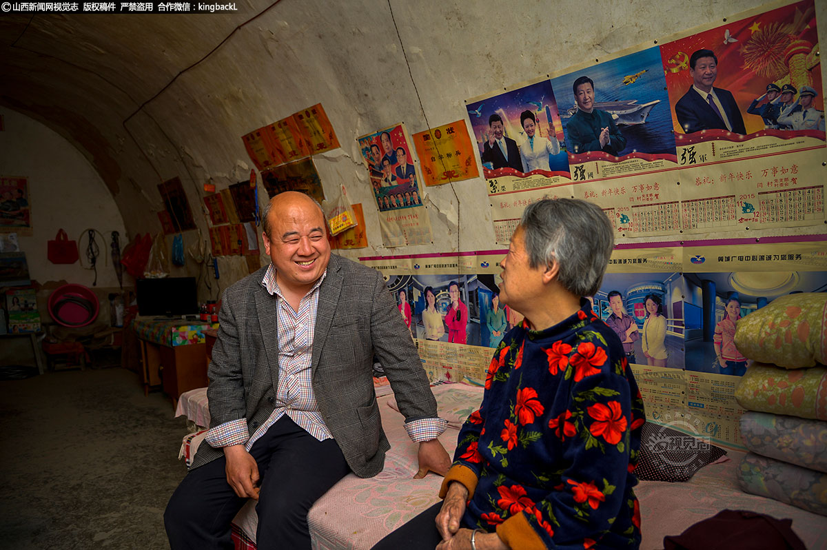      阎村，地处翼城县西北的一个小山村，历史悠久，渊源清晰，距今已有两千年历史。如今的阎村在村支书曹志强的带领下发生了翻天覆地的蜕变，将过去的穷山沟建设成了远近闻名的旅游乡村、游学基地，半年多来，阎村接待游学团队40余个6000余人，接待个人游近10万人次。（■山西新闻网特约摄影师：吕青月　毕东华）
