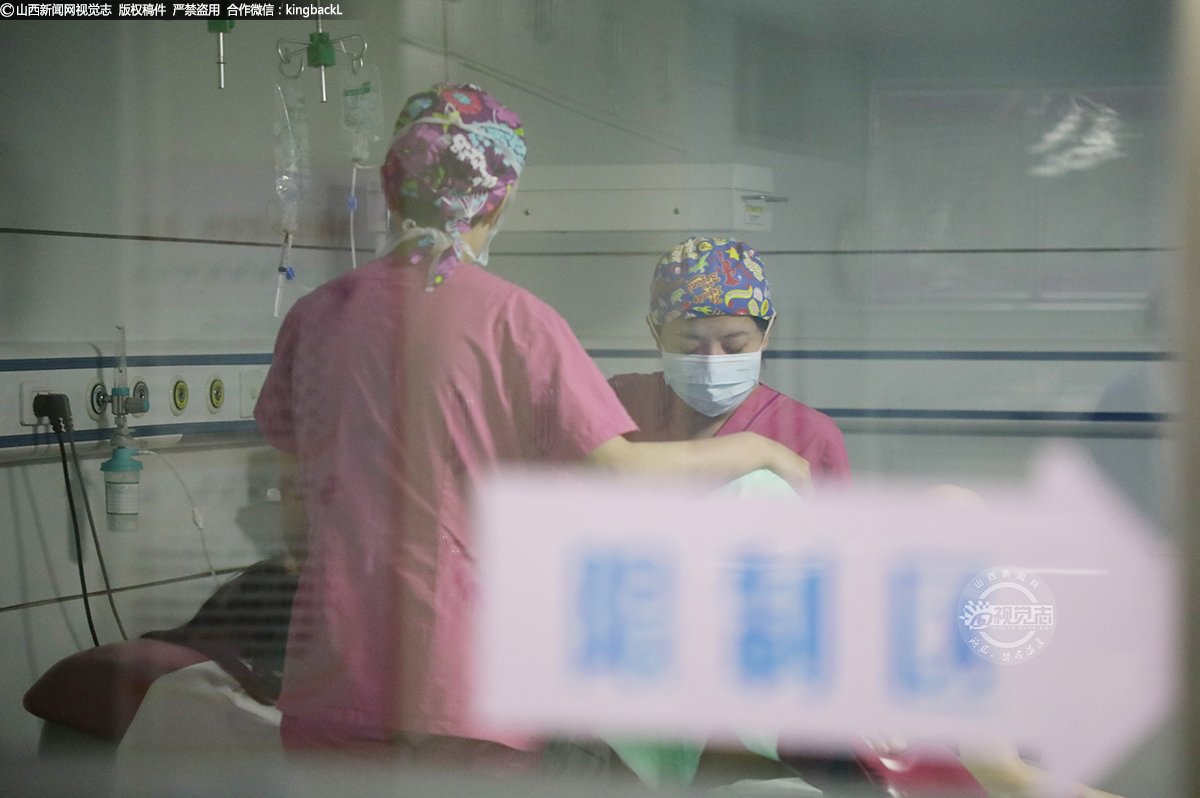      而另一场战斗还在继续、依然是忙碌的背影。