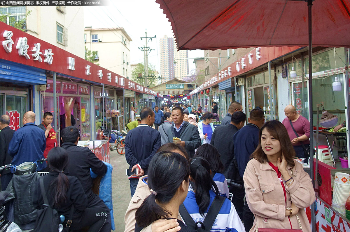      一个草根馒头店不足以撑起食品安全的大旗和重任，但千万个良心馒头店的涌现一定会改善中国老百姓的餐桌安全。两口子格外珍惜现在的一切，他们也会一直继续坚持自己的理念，再苦再累，为大家吃到可口中意的馒头而努力。