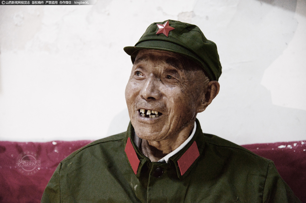      退伍后，高侯明在明岭村当了12年的村干部，先后担任过包队干部、副队长、保管员、公社党委委员、村支部书记。在部队期间，他勤奋好学，学到了许多知识，得到了良好的锻炼，回村后他带领村民艰苦奋斗，埋头苦干，为村民们解决生产生活中的困难，使村民们的收成一年比一年好，最兴盛时明岭村人均达到了千斤粮，成为了周围十里八乡最富裕的村子，周边的村子都来明岭村借粮，他都会慷慨地开仓外借。