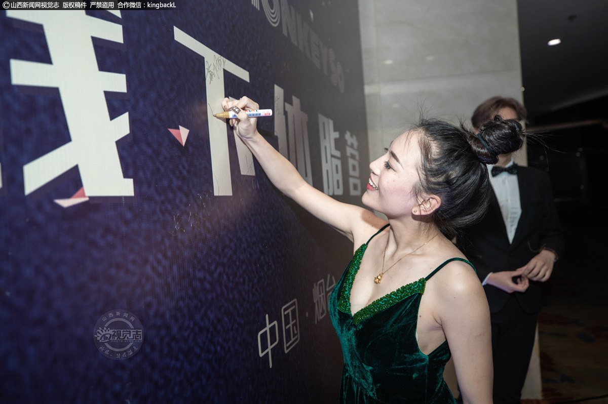      从“迷茫宝妈”到创业做体重管理师，仅2018年，荆娜就帮助700余人成功健康瘦身，得到了越来越多朋友的称赞。朋友们的认可，是这个“85后”辣妈不断前进的动力。2019年，她最大目标就是希望能开一家属于自己的体脂训练营，让更多的“潜力股”能寻找到自己最真实、最美的一面。