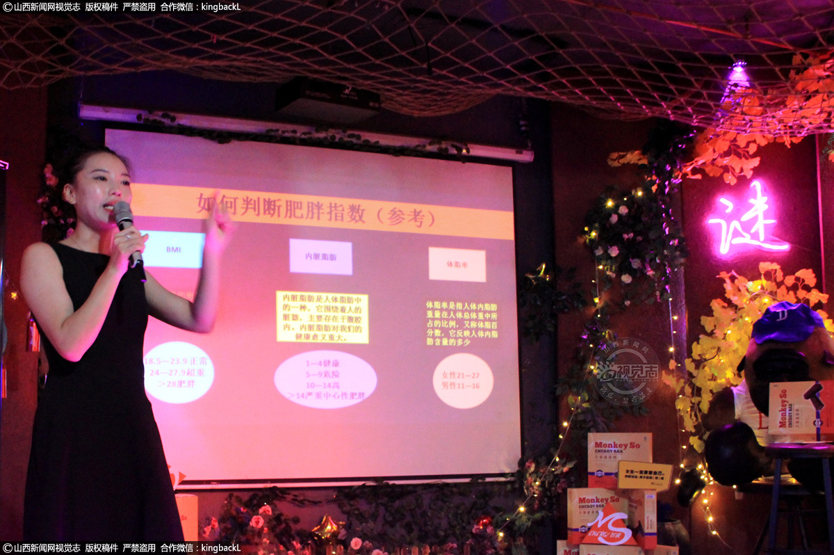      辣妈创业者的自信无时无刻不在荆娜的脸上展现，2018年，荆娜在家人的支持下，举办过大大小小的线下沙龙活动近百次，场地、物料、人员邀请，她都亲历亲为。用她的话来说，自己的事业自己做，从每场活动中汲取到经验，了解到客户需求，能与每位学员成为朋友，是最开心和最满足的收获。这一年，她带着不到一岁的儿子跑遍了小半个中国。