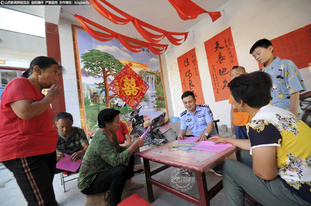      有事找警察，有困难找警察，有纠纷找警察，着火了找警察，有坏人了找警察。