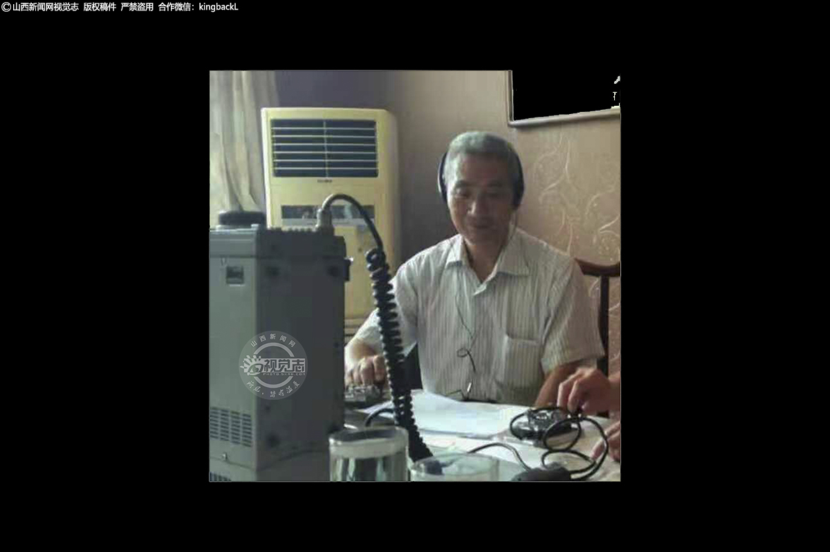      这是他的微信头像。李栓龙学的是通讯专业，又当了十多年的通讯兵，退伍后又回到家乡在长治市无线电管理委员会工作，“老兵65”的微信头像就自然离不开他的“老伙计“。