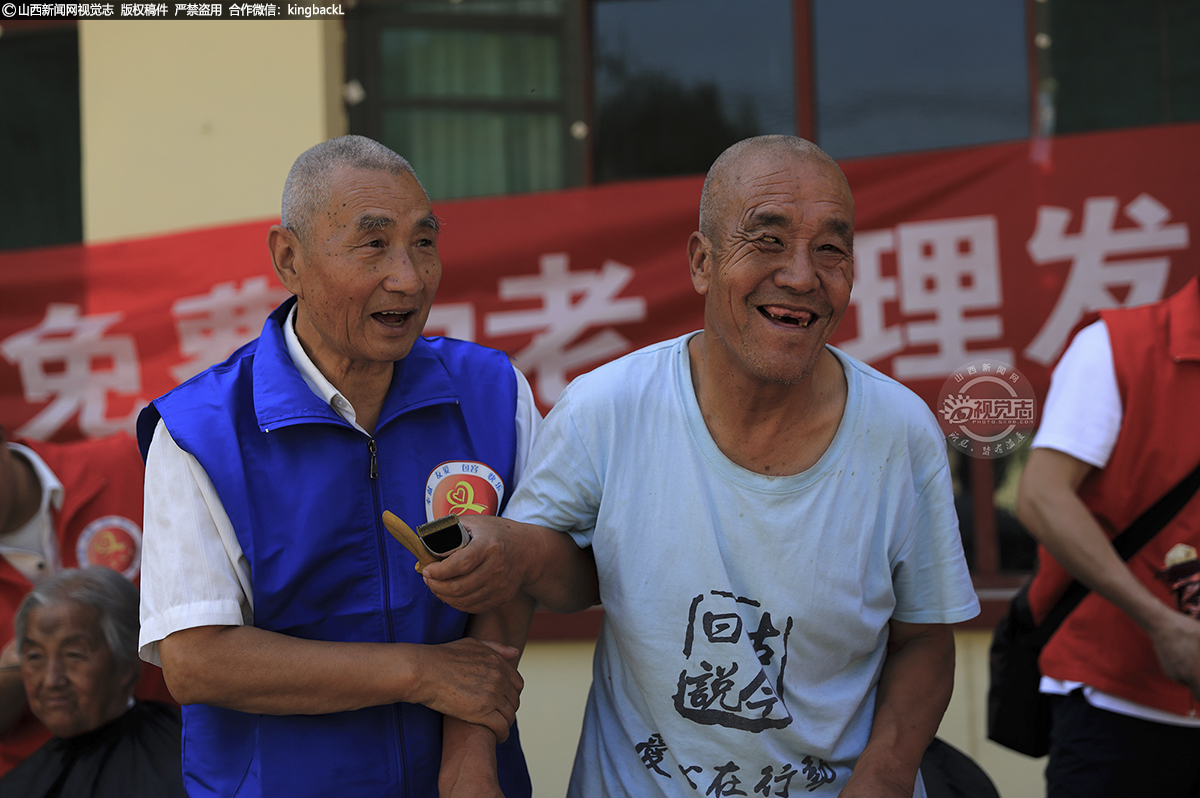      长治周边的养老机构都是长治义工协会的定点服务对象。“老兵叔”承担起定期组织活动、在多家养老机构给老人理发、给养老院帮厨等服务内容。并与养老机构建立了热线联系，随时提供服务。