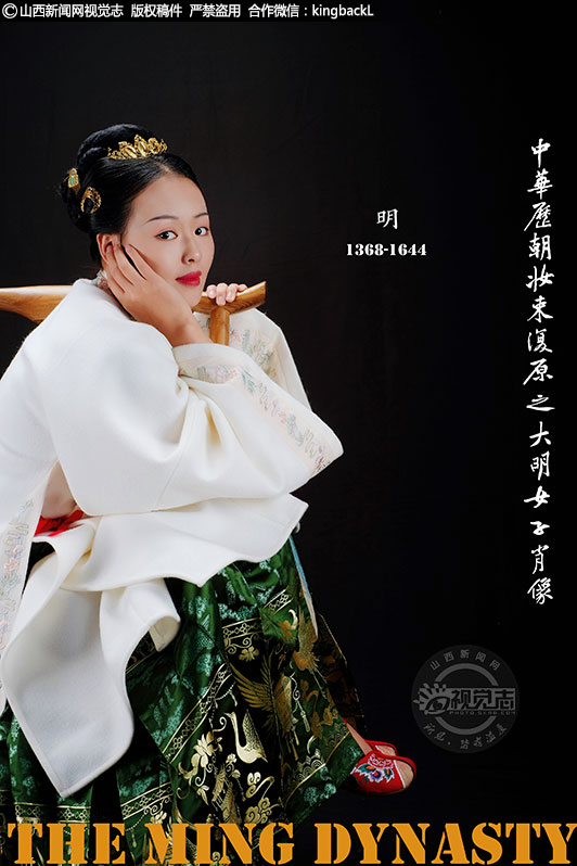      明朝以来，人们开始注重女性形体的完整美，而服装方面是中国古代服装发展史上最鼎盛的朝代，服饰华丽异常。