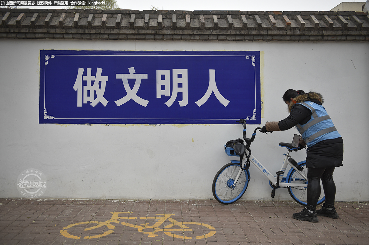      张颖茹说：“共享单车是为了方便大家才投放到市场的，市民能够文明用车，就是对我们工作最大的鼓励。希望每个人都能按规定骑行和停放，让更多人享受这项服务。”