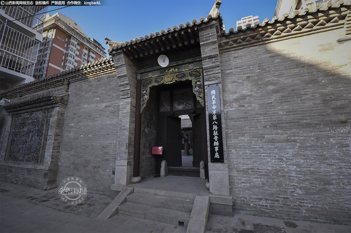      办事处刚开始是秘密的，七七事变后，阎锡山改变了对红军若即若离的态度，明确向彭雪枫表示，可以用红军代表的名义在太原公开活动。直到红军改编为八路军，“国民革命军第八路军驻晋办事处”的牌子才正式挂出，中共在太原的联络才步入合法公开阶段。