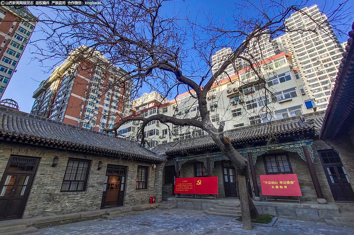      在太原市坝陵南街，高楼林立的城市街区一转弯，就可以看见一处太原市政府挂牌保护的历史民居，这里就是八路军驻晋办事处旧址。2019年9月25日，国民革命军第八路驻晋办事处旧址修缮完成并对外开放。（■山西新闻网特约摄影师：王建生）