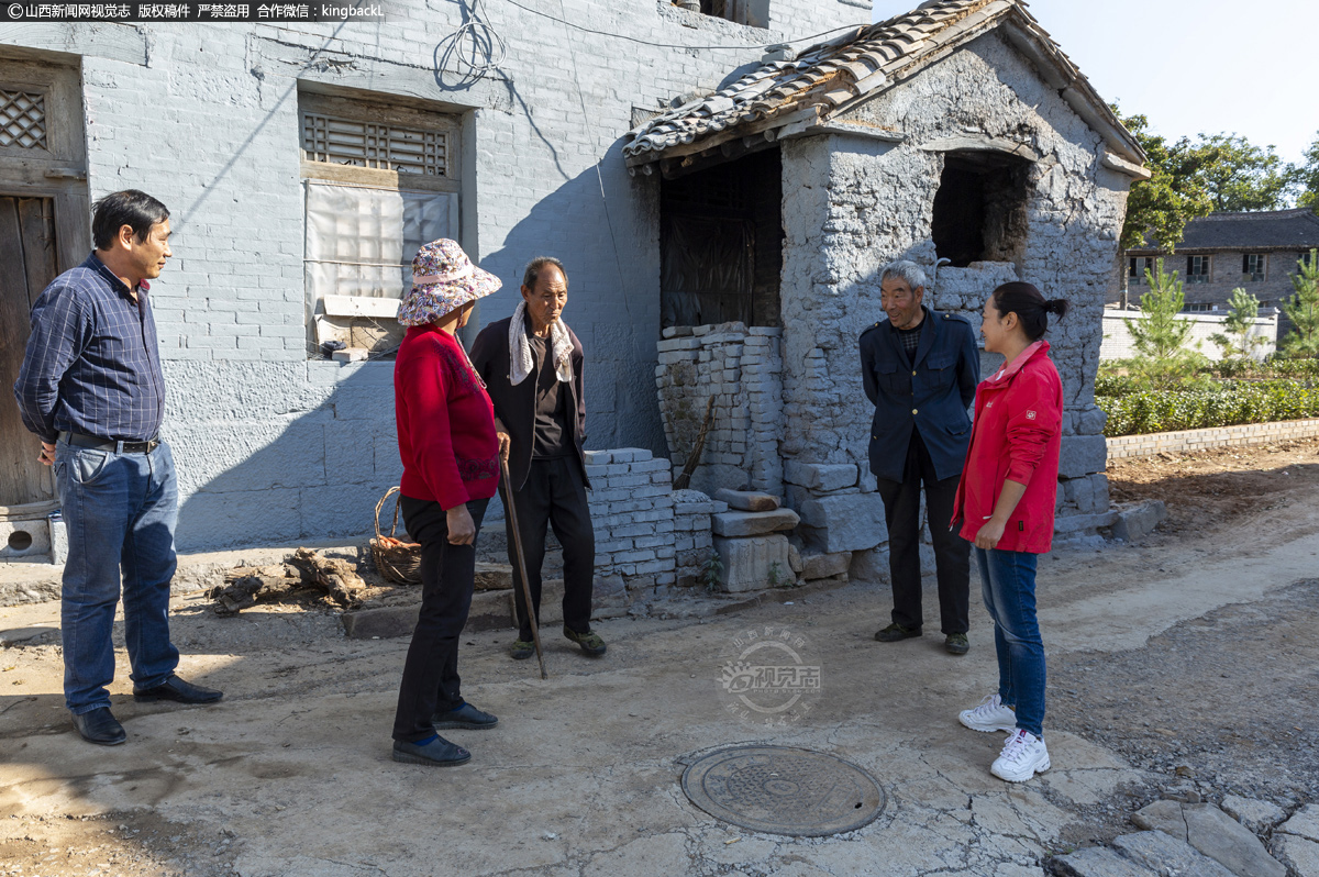      为改变村里基础设施落后的面貌，积极参与村级基础设施建设，她与支村两委干部实地研究探讨，广泛征求群众意见，认真听取民意，切实发挥基层组织在乡村振兴建设中的战斗堡垒和领导核心作用。