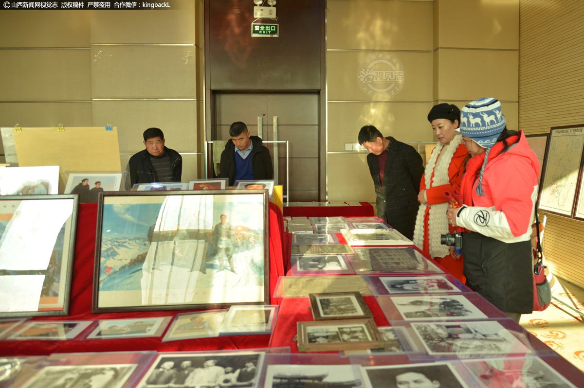      像这样的公开展览，他今年已举办了3次，他说，这些藏品之前从未公开过，现在藏品规模收集的也差不多了，该拿出来了，让人们接受红色教育，多一些对中国革命史的了解，多一些对党和国家的热爱，使得更加珍惜现在的幸福生活。