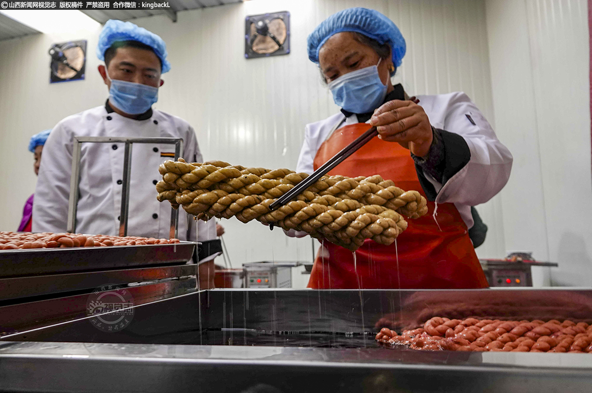      麻特的传承者坚守祖传工艺但不一味的拘泥于古法，在麻特的油炸环节，他们用油更加清澈环保。虽然这样麻特的制作成本会更高，但麻特的品质会更加安全健康营养。