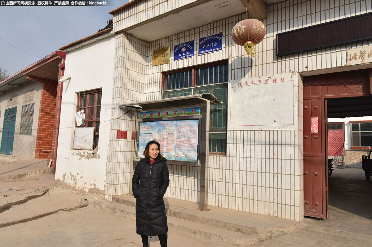      席引丹还肩负着村里的医疗合作建档工作，保证村民医疗信息准确无误。村里卫生健康知识的宣传工作也是她来承担，她经常发放各种宣传资料，定期举行健康知识学习。她说：“我要用我的医学知识让村民健康快乐地生活。”

