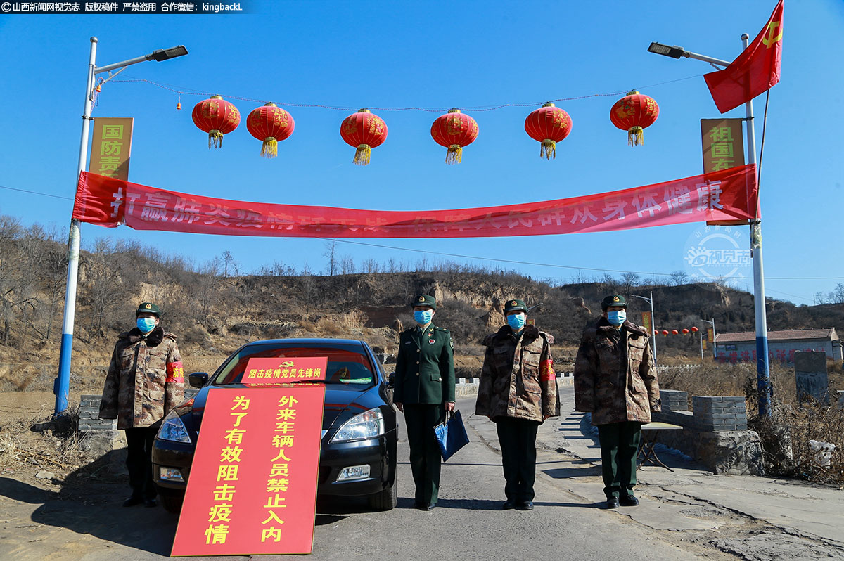      队员们每天轮流值班，负责卡口登记、村公共场所喷洒消毒水、大喇叭宣传、入户排查，发口罩、测体温、帮助隔离户、困难人群购买生活用品等，做到有情况及时了解，及时跟进，确保全村人民身体健康、守住家园。