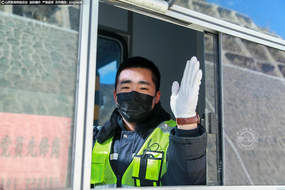      疫情防控命令下达后，梁家寨高速收费站与梁家寨乡乡政府、医院、派出所、交警协同设卡7天，直到2月1日接到《由于疫情影响临时关闭高速出入口》的通知。