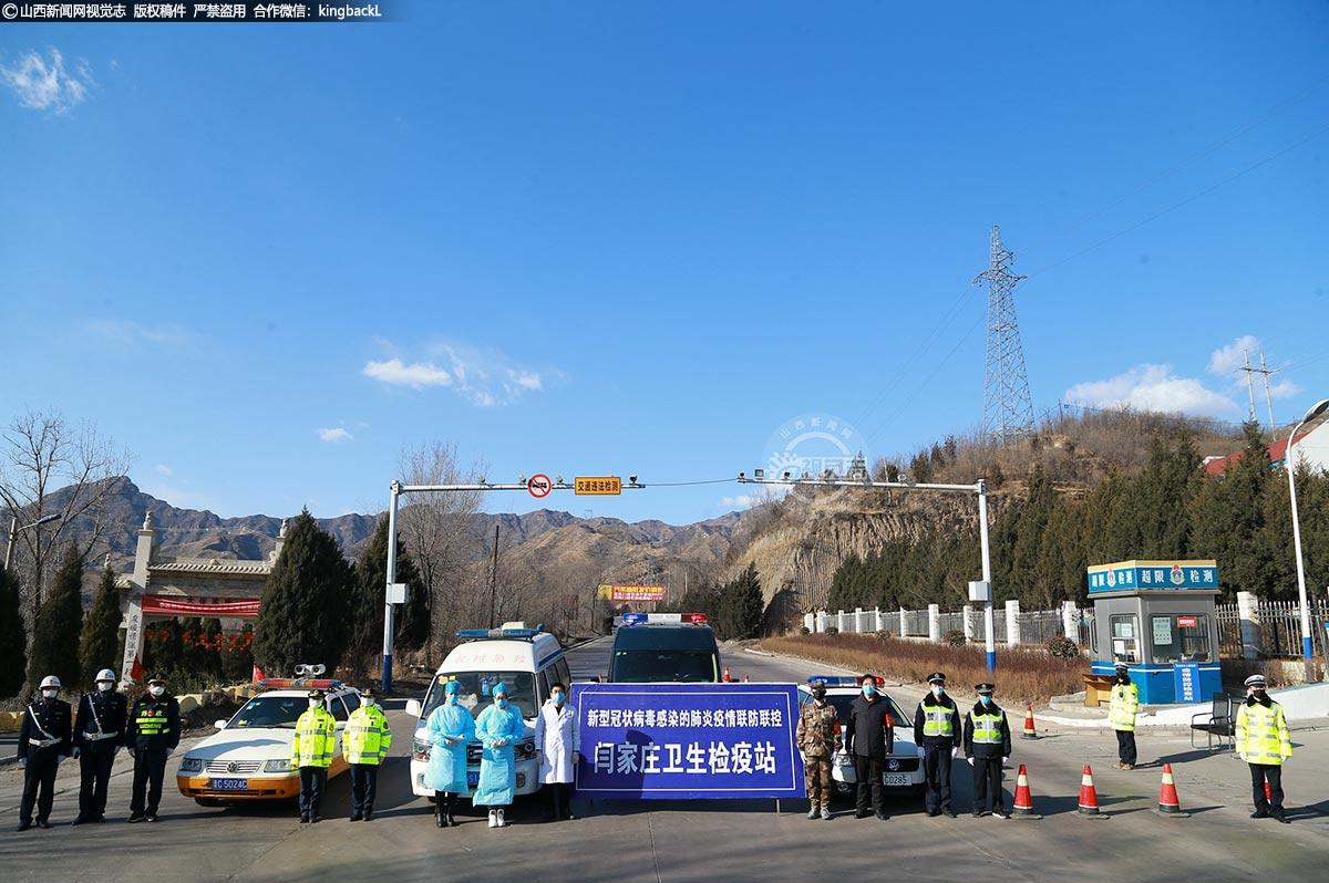      新冠肺炎疫情期间，有这样一群默默无闻的交通人，他们为爱筑起了生命线。太旧高速分公司梁家寨收费站接壤晋冀两省，地处阳泉、忻州和河北石家庄平山交汇点，是能源运输的大动脉，每日车流量达2000余辆，把守着盂县梁家寨乡的南大门。（■山西新闻网特约摄影师：赵五明）