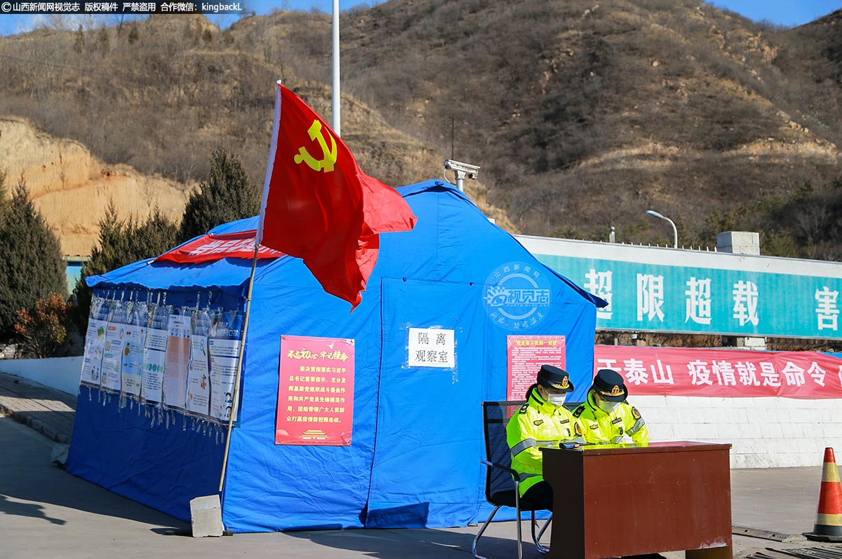      疫情防控工作责任重大，做好联防联控各项工作，在抗击疫情的战斗中，公路收费站坚守人员不忘初心、服务大局，构筑起一道坚固的公路抗“疫”防线。