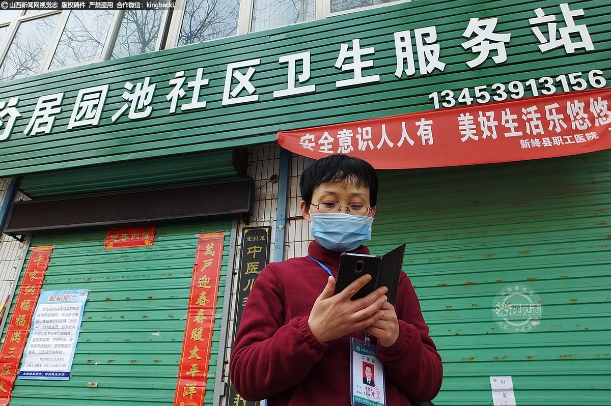      席慧琴知道丈夫的战疫使命非常重要，所以20多天以来都没有电话联系过，不过他们彼此理解并默默关心。这段时间和席慧琴联系最为密切的就是社区的居民，每天她都要回复居民众多的健康咨询，了解所需，解决他们心理问题。