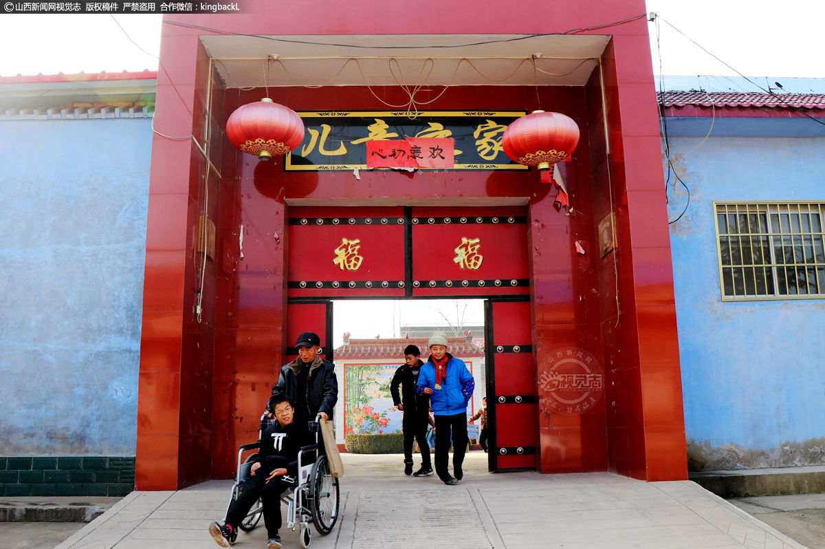      生活对于这些孩子们可能给了比我们平凡人更多的苦难，但他们仍在乐观、努力、积极地抗争着，我们又有什么理由不去努力呢？在这个世界上，不是所有合理的和美好的都能按照自己的愿望存在或实现。生活不能等待别人来安排，要自己去争取与奋斗。愿这些孩子们越来越好！