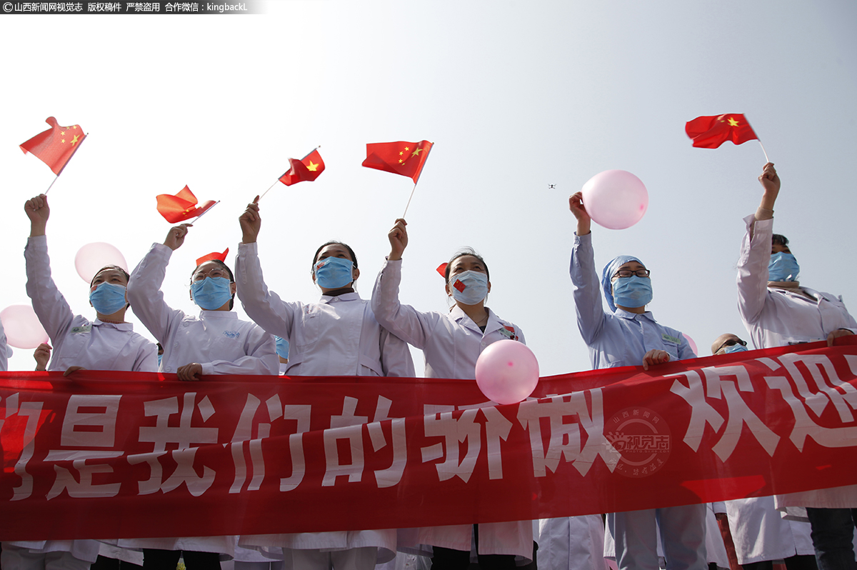      4月11日，垣曲县人民医院援鄂医疗队三名队员文亚玲、娄燕丽、毕经丽，结束了为期两周隔离休养，平安回家。
