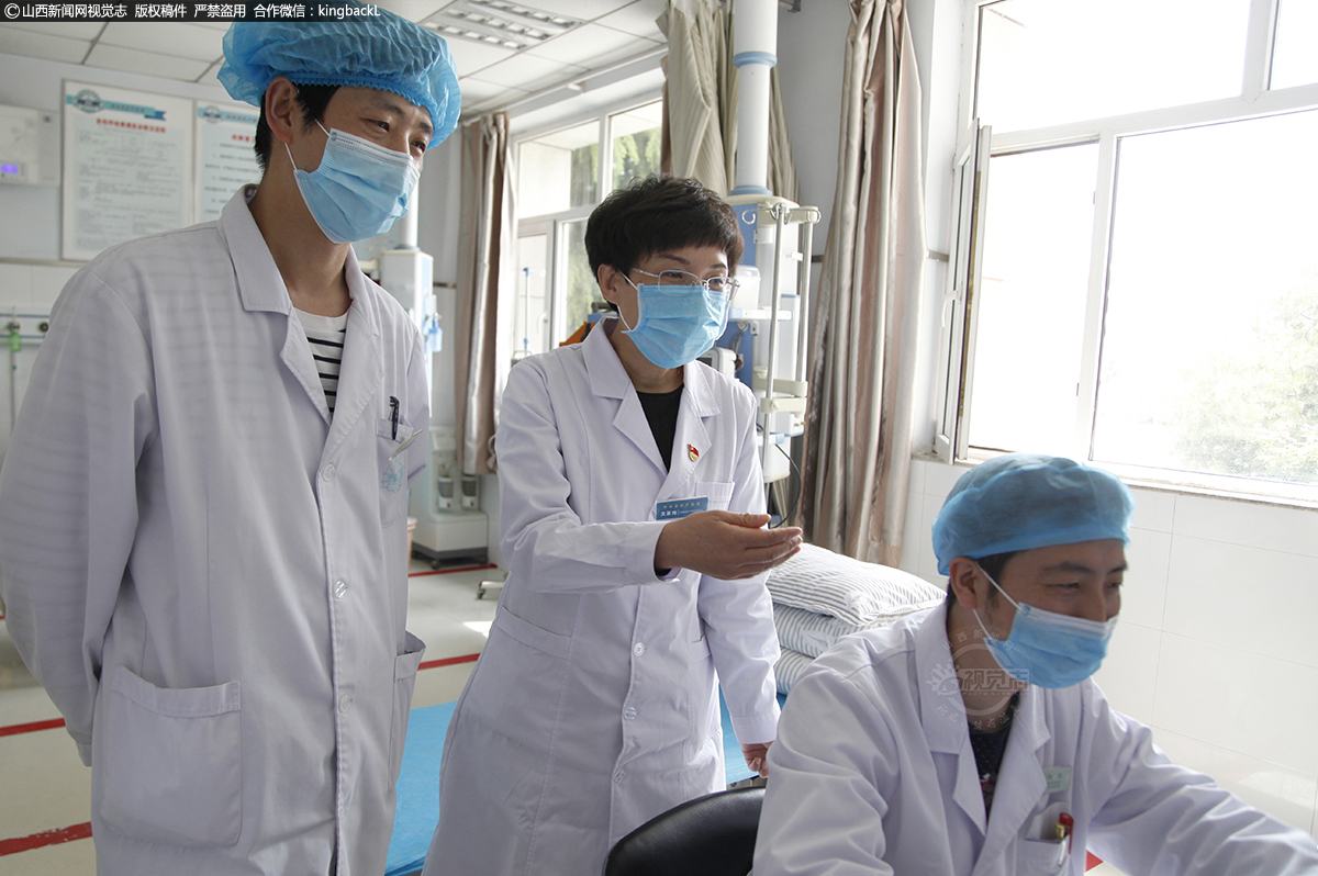      2月14日到3月1日，她们分别在各个科室与当地医护人员一起工作战斗，3月1日到3月20日在山西医疗队整建制托管的两个危重病区工作。在那里，她们与当地医务人员一起与时间赛跑，与病魔较量，为生命接力，也留下了汗水与泪水。