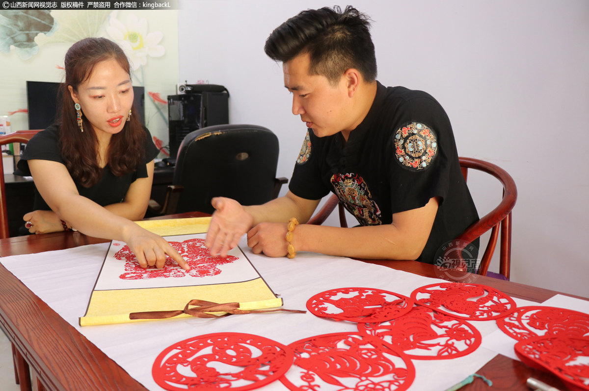      剪纸艺术自诞生以来，在中国历史上就没有中断过。它充实于各种民俗活动中，是中国民间历史文化内涵最为丰富的艺术形态之一。其具有广泛的群众基础，蕴含着丰厚的历史传承信息，是中华民族传统民俗中的灿烂瑰宝。在历史发展的长河中，逐渐分化出各具特色、风格迥异的派系和类别。其中，山西剪纸具有北方地区粗犷、雄壮、简练、纯朴的特点。同时，因地域环境、生活习俗、审美观念的不同，各地剪纸又有差异。随着社会的发展和时代的进步，其学习、掌握和使用该技艺的人群也逐渐呈现年轻化趋势，并且有越来越多的年轻人加入到了保护和传承传统民俗文化艺术的队伍中来。