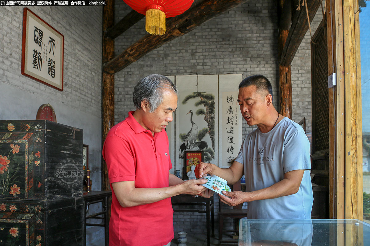      “随着大工业时代的到来，传统的农耕方式正在加速退出历史舞台，成为记忆。很多极具特色的民间技艺也濒临失传，如果再不进行抢救性挖掘和传承，后人很难清晰准确的了解农耕文明的根脉，将是一个很大的遗憾。”53岁的南上官村村委主任刘春保感叹道。