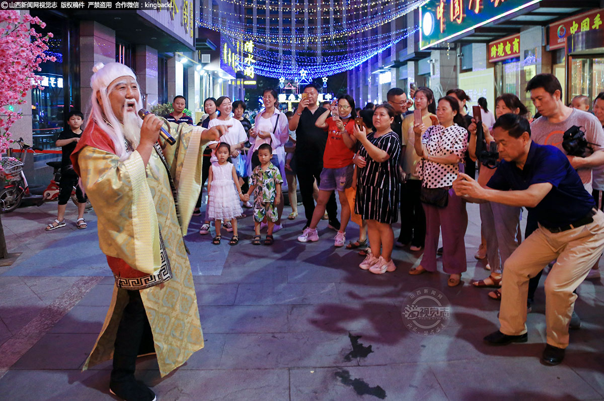      打造网红街，弘扬传统文化，举办星光集市，发展夜间经济，带动的是就业创业，彰显的是侯马特色，这些具有时代特色的场景，必将成为关于时代、关于当下生活方式的一种记忆。