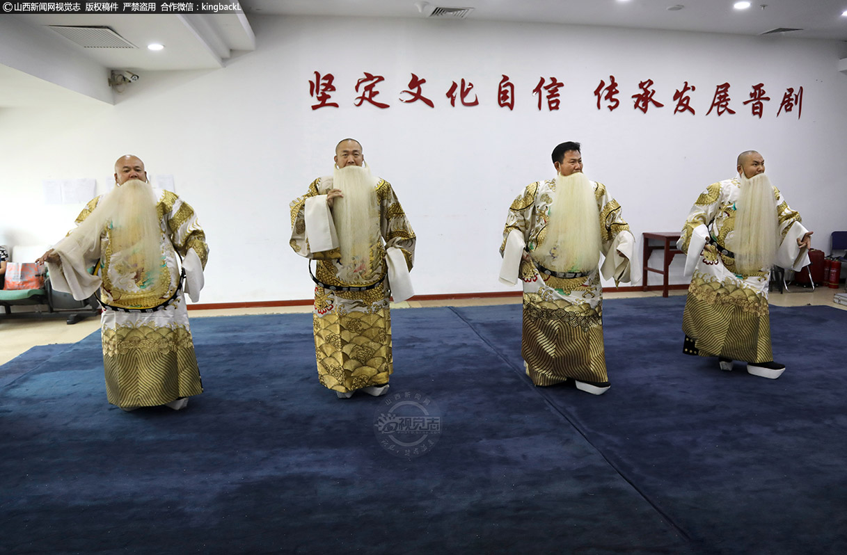      四个青年花脸优秀演员扮演同一角色，《打金枝》中的郭子仪。由于晋剧伴奏的特殊性，四人同唱也并非易事，他们需要经过反复练习，不断磨合才能达到演唱效果。