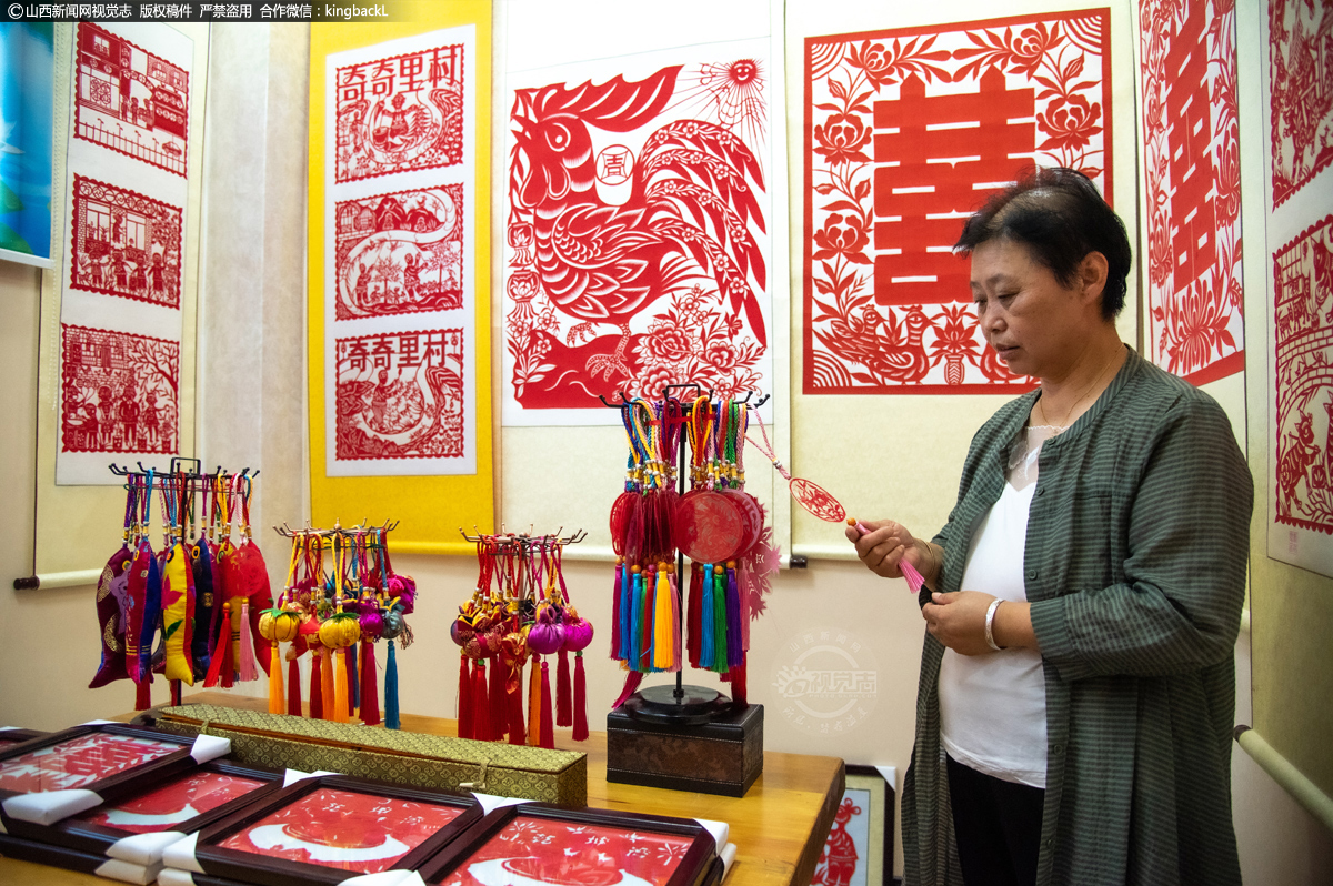      “作为一门传统艺术，剪纸本身对于美工、技艺等方面的要求颇高，成为一名优秀的剪纸艺术家是要下大力气和下苦功的。但由于现代生活节奏加快，剪纸又是慢功细活，年轻人能静心学习的少之又少，导致永和剪纸艺术的传承者寥寥无几。我现在不仅要继续创作大量的剪纸作品，还要通过各种新型的传播手段将剪纸艺术推向全国，让更多年轻人领略传统艺术之美，并把这项传统艺术发扬光大。”刘林翠说。