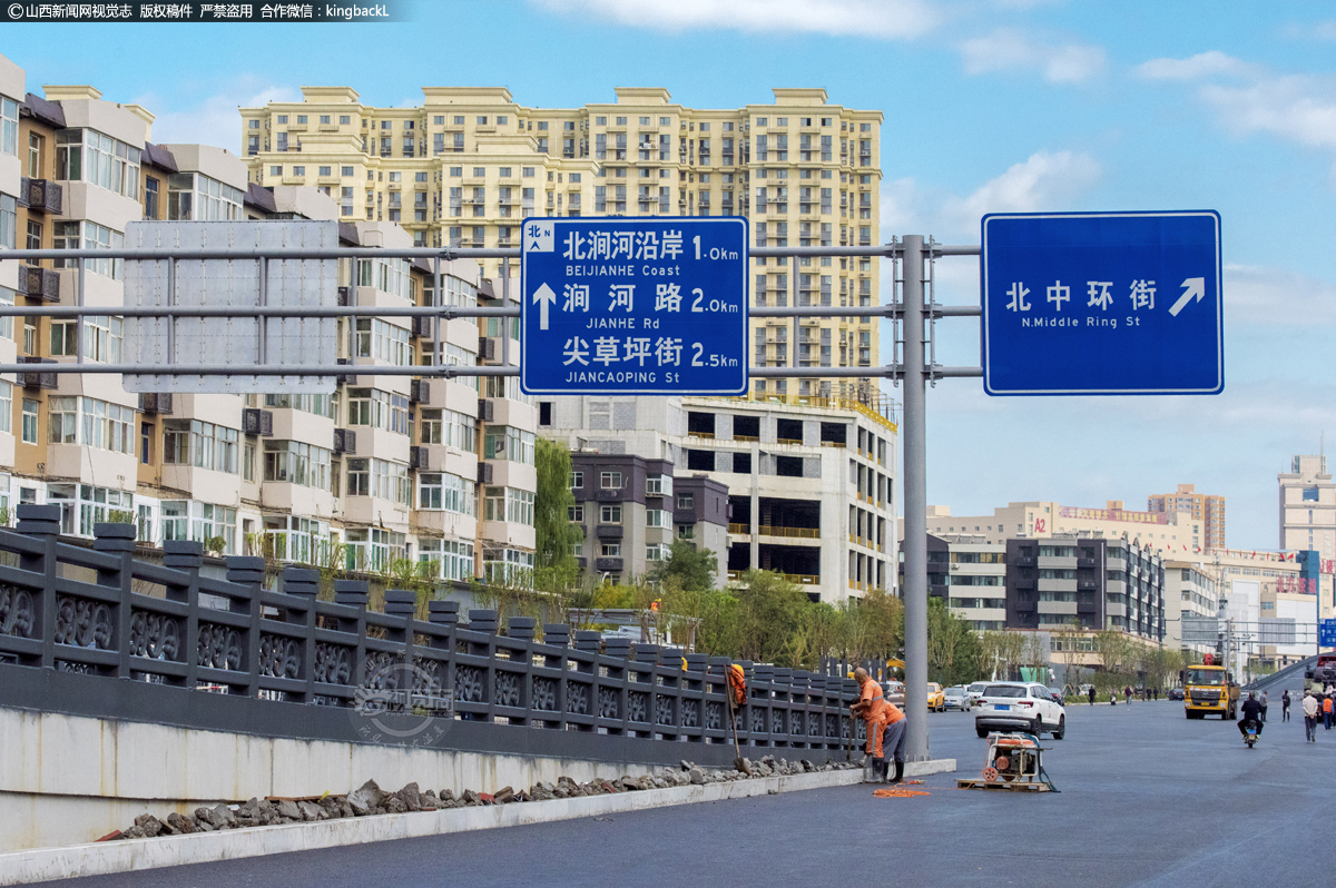      值得一提的是，这两座高架桥建成后，桥上的主路不设红绿灯，桥面双向四车道，设计车速为50公里/小时，且北端会与尖草坪立交桥衔接。可以说，从万达广场到尖草坪立交桥，开车几乎全程走高架，短短几分钟就能到达。
