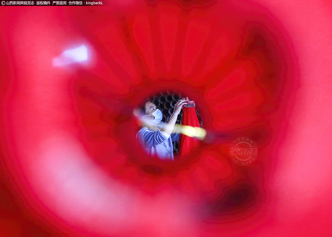      2008年，杨赵村的“传统灯笼制作技艺”被列入运城市第一批市级非物质文化遗产名录。如今，灯笼产业是稷峰镇杨赵村的主导产业，全村从事灯笼生产的农户有300余户。