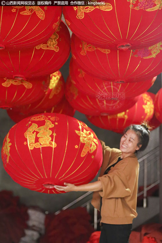      品种多、质量高、价格实惠的杨赵灯笼，凭借强劲的市场竞争力，敢与浙江、陕西凤翔、河北石家庄三大全国著名制作基地的灯笼相媲美。如今，杨赵灯笼产业将努力走出一条“标准化制作、一体化发展”之路，让杨赵灯笼产业得到更好的继承和发扬。