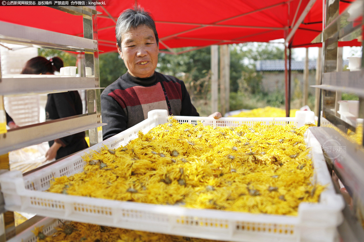      “有这样的好产业，不但能让村里发展得更好，还能增加我们的收入，大家都可以就近在村里打工。”一位村民高兴地说。