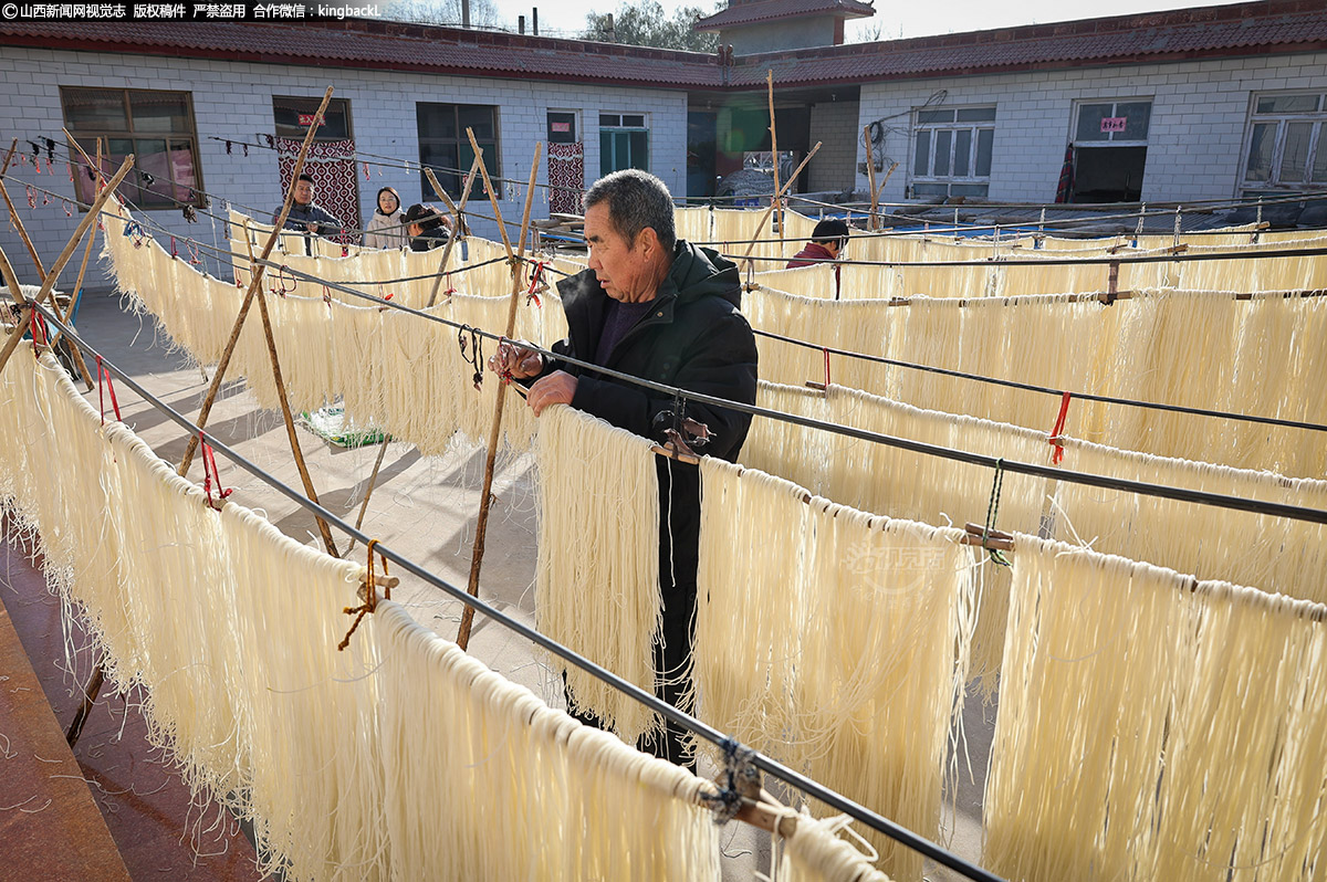      好销路让村民们看到了致富的曙光，本想外出打工的村民都纷纷留在家乡，种植红薯、生产红薯粉、加工粉条。