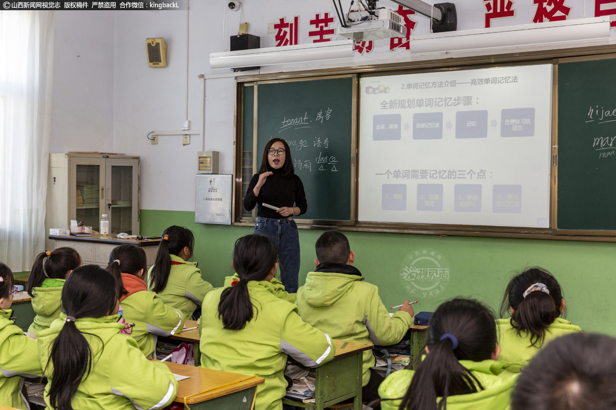      超级记忆法是将学习材料经过左右脑交叉思维使抽象的记忆转化为形象记忆，从而大幅度提高全脑记忆的方法，再结合科学的复习方法，达到记忆快速、长久、牢固的目的，从而高效记忆、高效学习。本学期有33位学员，现在通过超级记忆法学习可以灵活做到36计、圆周率100位、随机数字和随机词语正背、点背、倒背、抽背。