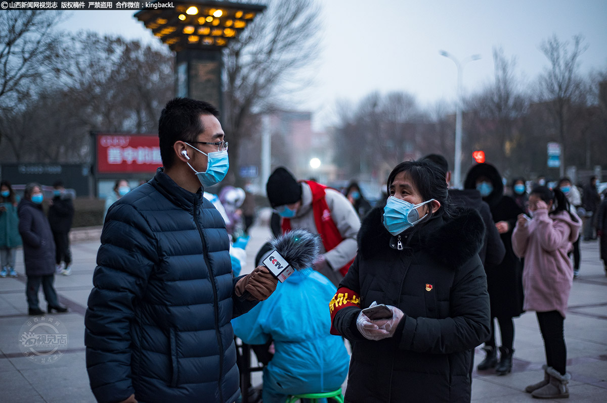      下午5点，韩永莲参与了中央广播电视总台的网络直播，她详细地介绍了自榆次区发现新冠肺炎疫情输入性病例后基层社区开展的工作，她说：“工作苦不怕，这一年我们社区都是苦过来，全员核酸检测这几天，我紧紧地绷着一根弦，做好本职工作，才能护卫这个城市的安全。”