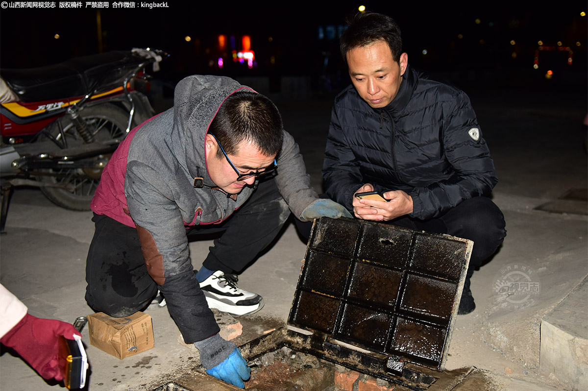      在平时，自来水公司的工作人员除了日常巡查排患，还会上门逐户通过多种方式，宣传安全用水措施，把简单实用的防冻知识送到居民身边。