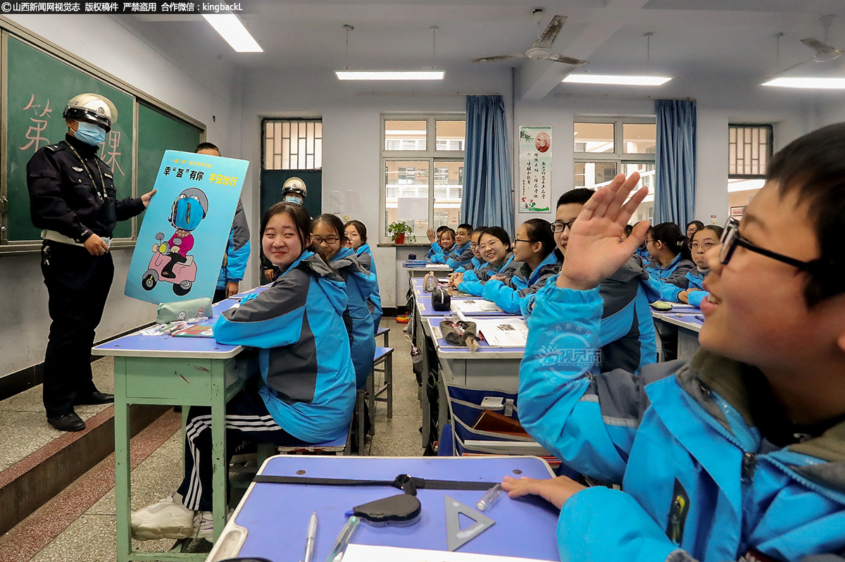      通过以“一盔一带”的交通安全宣讲，进一步提升了学生们的交通安全意识，让学生们从小学习到交通安全常识，做一个“知危险 会避险”的交通参与者，为打造文明、安全的城市出一份力。