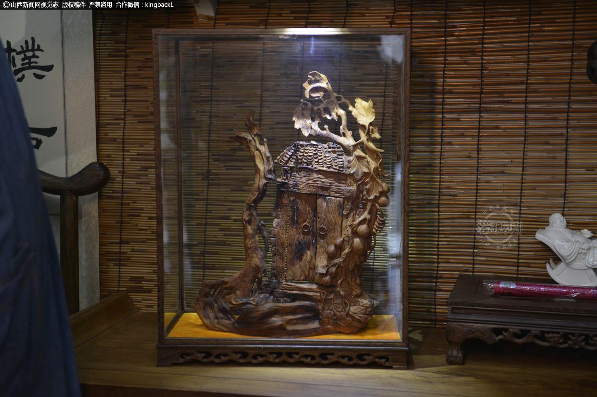      作品《五福临门》在“黎氏阁”杯首届山西省收藏家协会根雕艺术精品展荣获“金奖”。