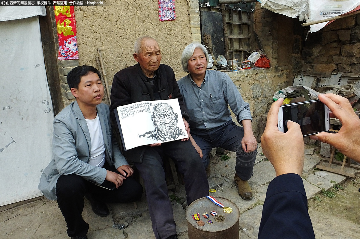       “我要用手中的画笔继续追寻，以特定的绘画语言，追溯到每一位健在的老兵，为他们画像。生命不止，画笔不息。”杜宁坚定的表示。