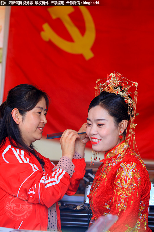      人情减负、婚事新办。“乡里组织得很好！婚礼虽然简单，但并不平凡，这将是我们一生最美好的回忆。”贾豁乡槐树烟村“90后”新娘魏红的幸福之情溢于言表。