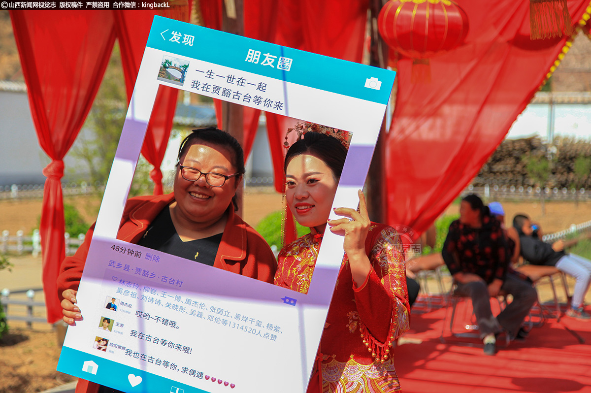      魏红表示，这样的集体婚礼开支不多，不会给父母造成压力，省下来的钱打算用于创业，只要两个人恩恩爱爱比什么都好，希望村里的年轻人也能通过这样的方式结婚。