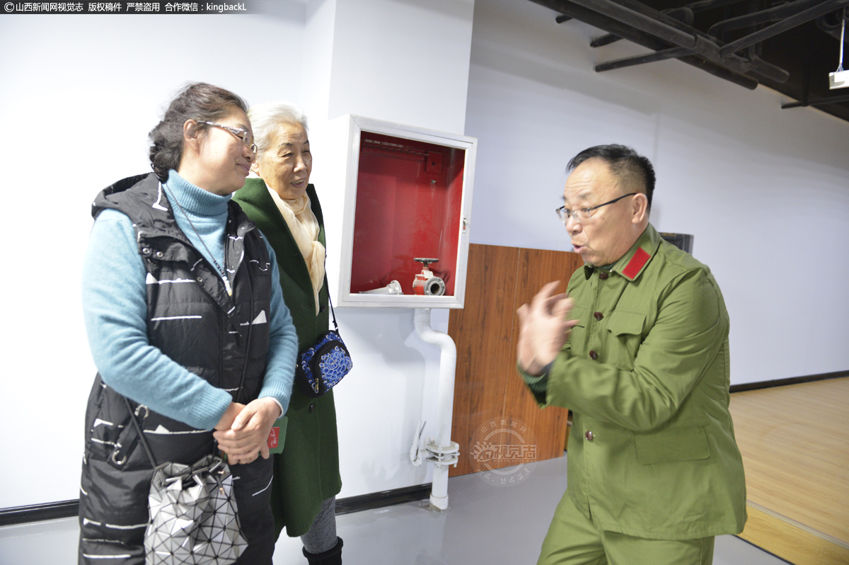      当地老百姓非常喜欢他的节目，宋麟喜能编能演还能导，渐渐地名扬遐迩，许多电影电视制作公司纷纷相邀。宋麟喜饰演了一百多部影视角色，虽然角色不算太大，俨然已经成为农村的明星了，按当地老百姓的话说就是咱晋源出了个“草根名星”。
