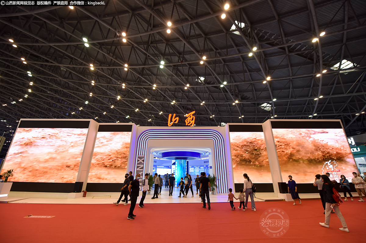      近日，为期三天的第十二届中国中部投资贸易博览会闭幕，这是“十四五”开局之年中部地区举办的首场大型展会，尽显中国腹地巨大的发展活力，与世界各国的经贸联系日益紧密，中部六省的展馆也尽显活力。（■山西新闻网记者：王琪 苏航）
