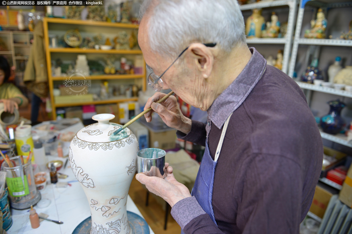      设计和选择器型的和谐吻合，是制作过程中先行的一步。每件作品并非重复与模仿，为了给作品赋予新意，要付出很多心血。
