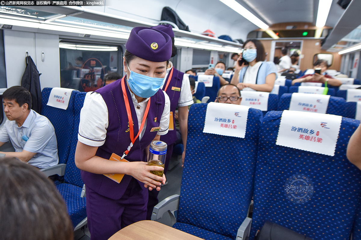      为打造高品质旅途，太原局集团公司秉承“真诚、精细、坚持”的客运服务理念，精选司乘人员，严格培训、竞争上岗，倾力打造客运优质服务品牌。
